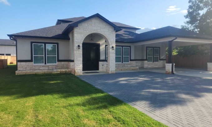 Austin House | Full Two-Story House close to Downtown Austin, Texas