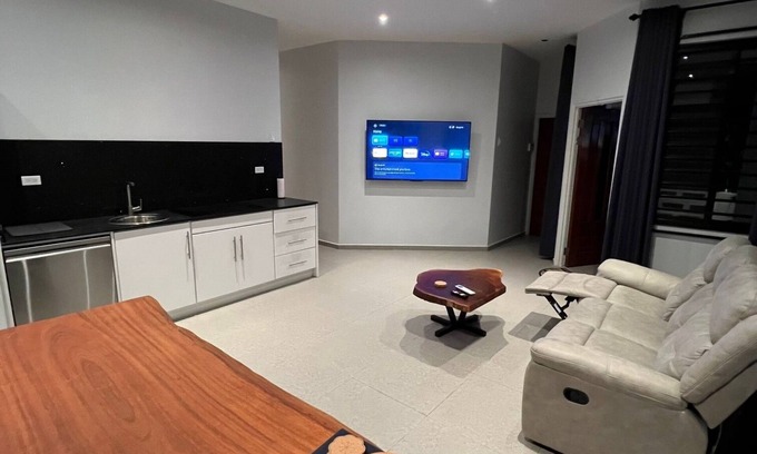 Paramaribo Apartment | Fully airconditioned & luxurious apartments – Snowy Lodge – Garden View!