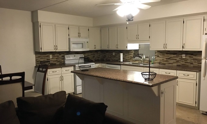 Waterloo Condo | Fully Equipped 2-Bedroom Condo