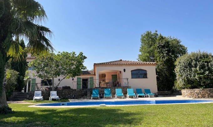 Marcorignan Villa | Fully equipped 6 bedroom modern family villa with pool sleeps 12