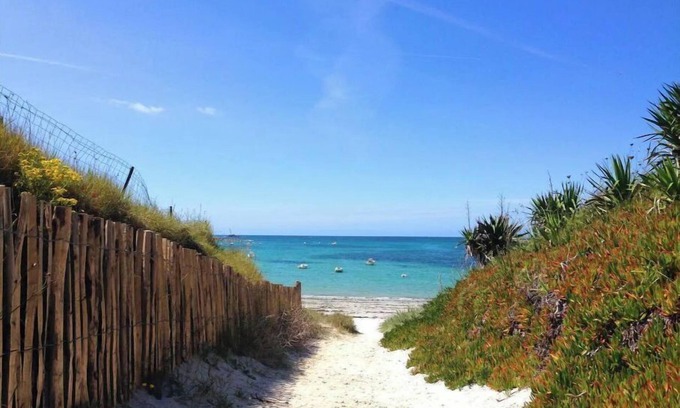 Roscoff House | Fully equipped and comfortable motorhome by the sea