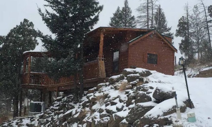 Alto Cabin | Fully equipped cabin for a weekend getaway with propane grill and hot tub