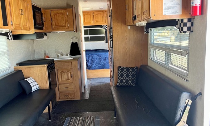 Meeker House | Fully equipped camp trailer