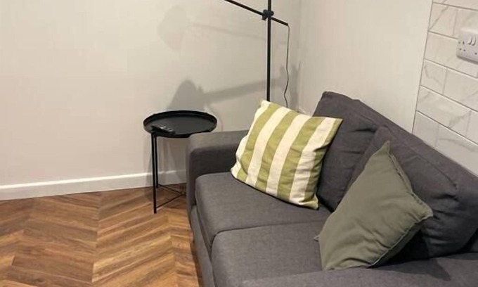 Skewen Apartment | Fully Equipped Kitchen, Double room, Parking