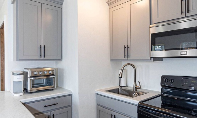 Appleton Apartment | Fully furnished 1-bedroom apt approx. 30 minutes from the 2025 NFL Draft