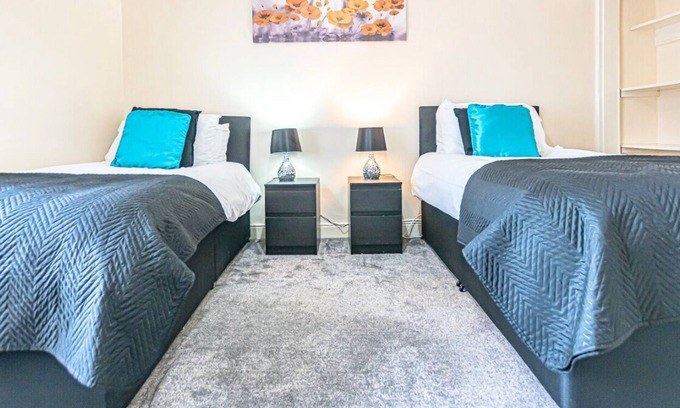 Manchester House | Fully Furnished 3BR House in Manchester | Free Wifi & Parking | Near City Centre