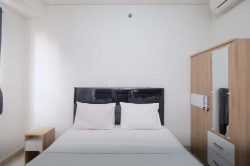 Depok Apartment | Fully Furnished and Cozy 2BR at Transpark Cibubur Apartment By Travelio