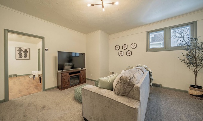Appleton House | Fully Furnished Cozy Home with Fenced Yard in a Peaceful Neighborhood