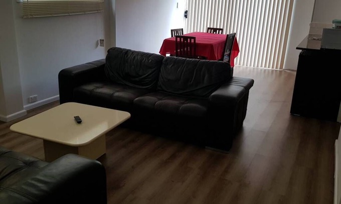 Wynnum House | Fully-furnished, family & pet-friendly home 100m the water. Sleeps 12.