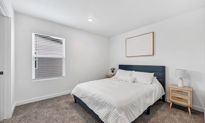 Bentonville House | Fully Furnished Modern Home