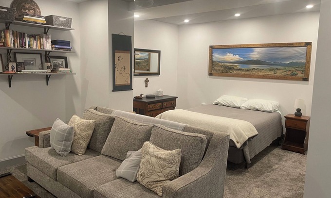 Newnan Apartment | Fully furnished, Mother-in-law suite in Newnan GA. Monthly rental available.