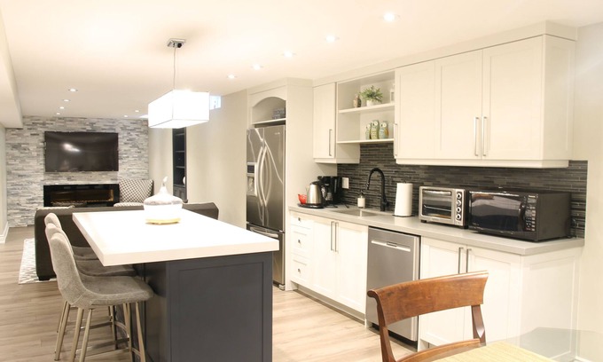 Richmond Hill Apartment | Fully Furnished Private Guest Suite