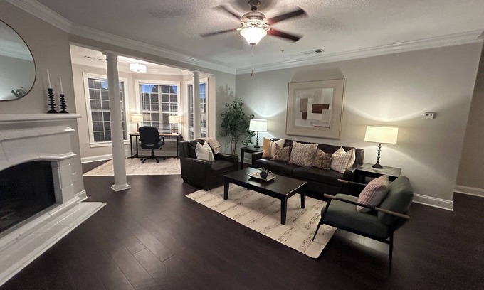 Alpharetta Apartment | Fully-Furnished Two Bedrm/Two Bath Penthouse w/Pool View Apt in Alpharetta