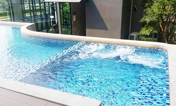 Bang Na Condo | Fully furnished+wify & pool /Easy commute downtown by train