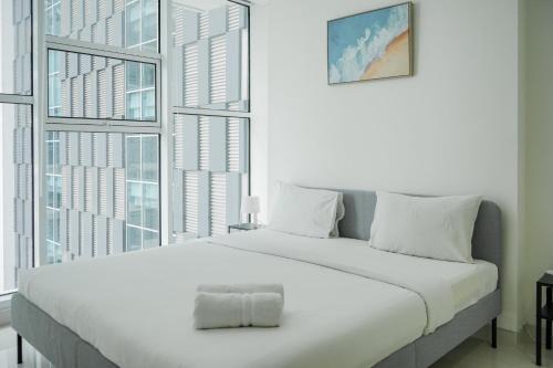 Tangerang Apartment | Fully Furnished with Modern Design 1BR Brooklyn Apartment By Travelio