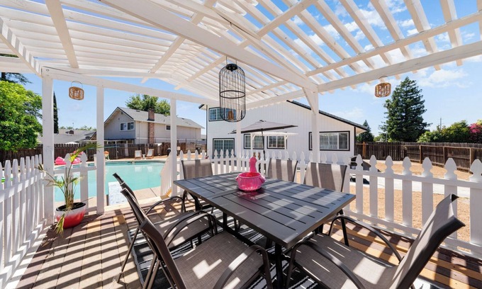 Citrus Heights House | Fully Remodeled 4BD3BA Home w/Pool near Highway