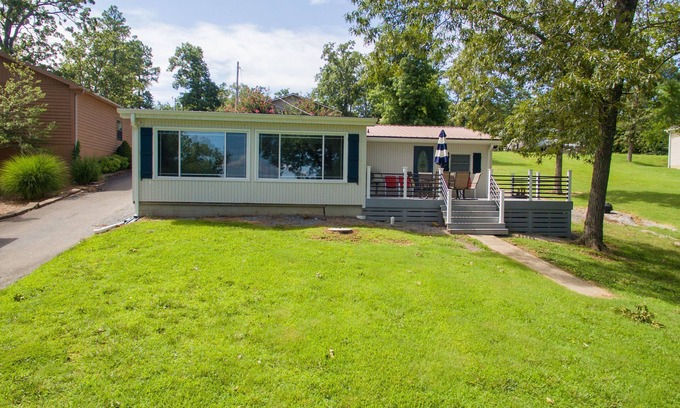 Gilbertsville House | Fully remolded, gentle slope, private dock, deep water