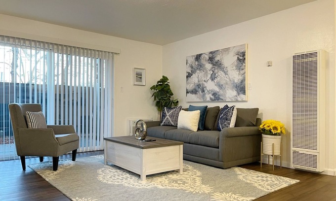 Lafayette Apartment | Fully renovated 2B/1b in Downtown
