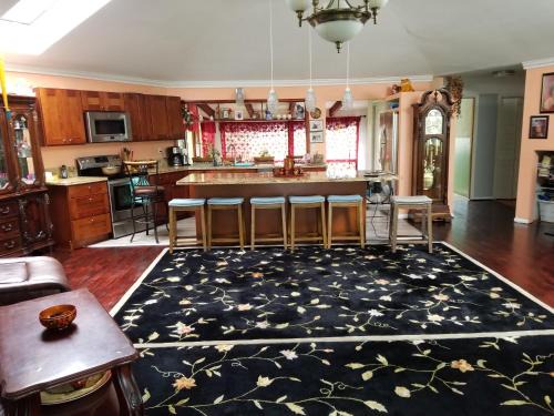 Keaau House | Fully renovated 4 bd with 2 master suits, 3 bth home in centralized location