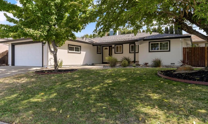 Roseville House | Fully Renovated 4 Bedroom Home with Pool!