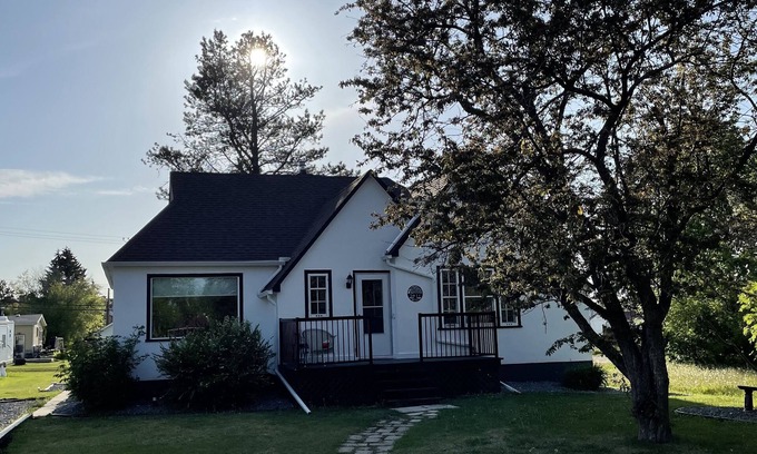 Sylvan Lake House | Fully Renovated Vintage Lake House steps from the lake and local amenities