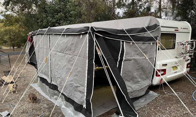 Kingswood House | Fully self contained caravan on rural 1.5 acre property.