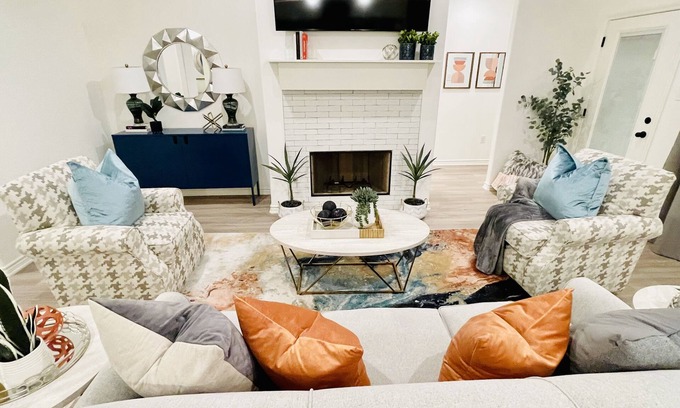 Lubbock House | Fully stocked, close to medical, cozy, high end, pets welcome, family friendly