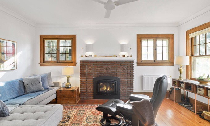 Fulton House | Fulton Family Bungalow Pets Welcome. Crib, Highchair, Dog Crate