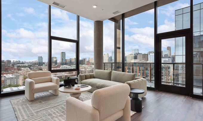 West Loop Apartment | Fulton Market Penthouse: 4BR, Family Fun, Views