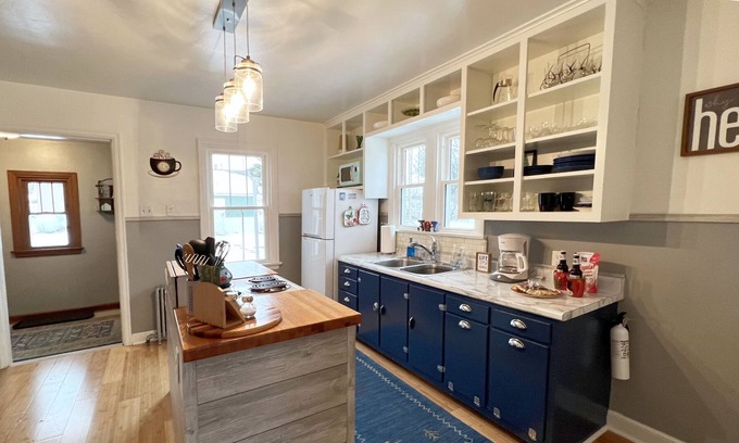 Ely House | Fun 2 Bedroom House on Ely's Main Street. Walk to Everything
