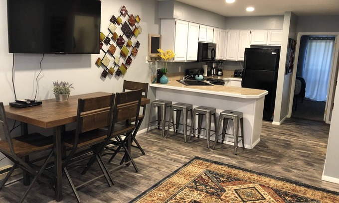 Wolf Creek House | Fun condo, Pineview Reservoir, powder mountain, lrg 2 bedroom.