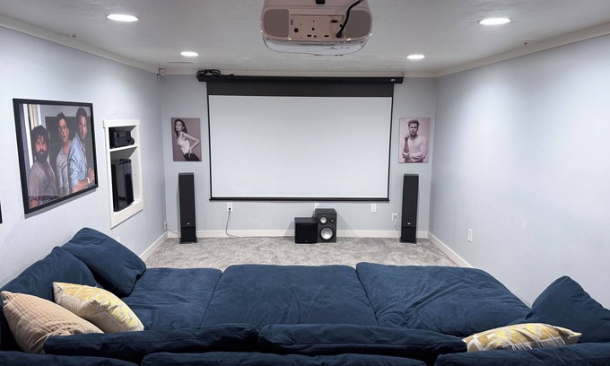 Lehi House | Fun, Cosy, Theater Basement!