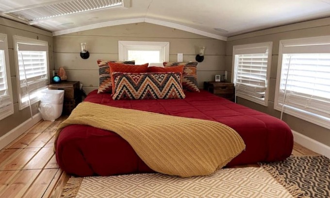 Ryland House | Fun, Cozy "Tiny House" Retreat w/Study, fast WiFi