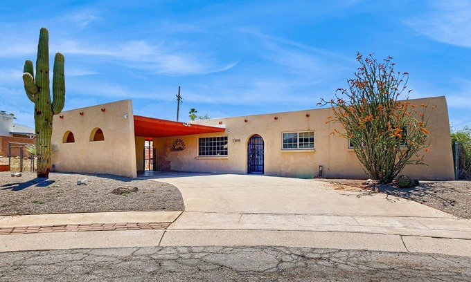 Tucson House | Fun, Dog-Friendly Home w/Game Room, Ping-Pong, Patio, Fast WiFi, & AC