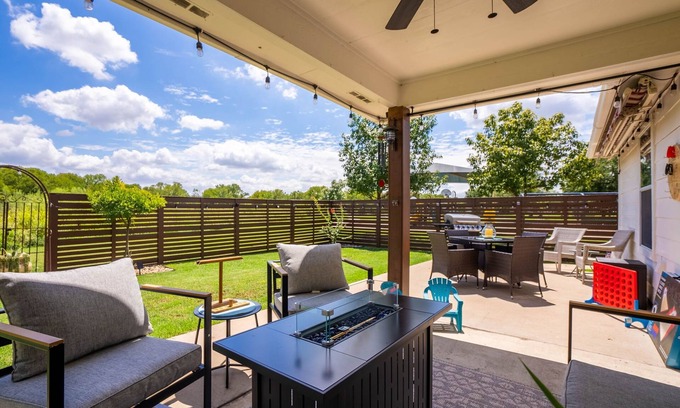 Buda House | Fun Family Adventure & Fit w/Peloton and Pool