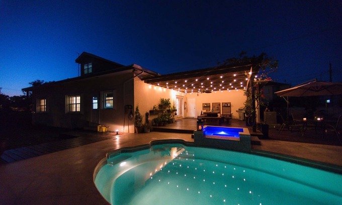 Northwest Point House | Fun Family Home! *Private pool, Walk to the Beach *