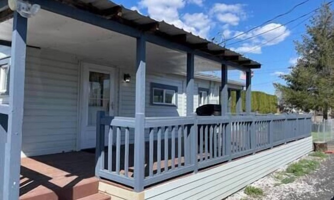 Buena House | Fun Farmhouse with lots of space and no neighbors