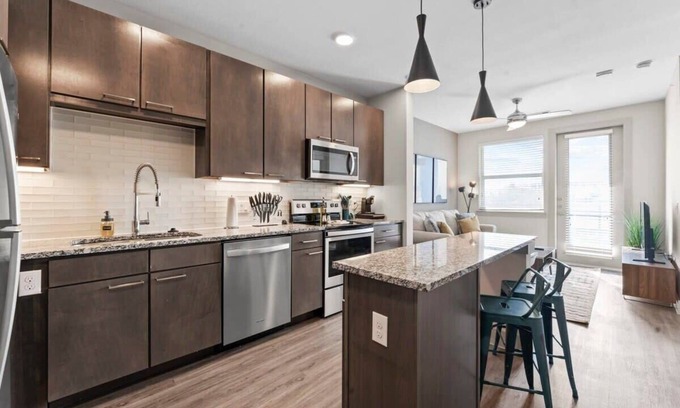 Montopolis Apartment | Fun king 1BR suite close to Downtown w/gym