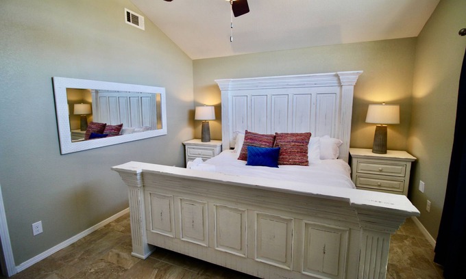 Carlsbad House | Fun New Family Extravaganza Sleeps 10 & King Beds