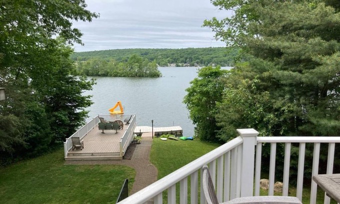 Lake Pocotopaug House | Fun on the Lake