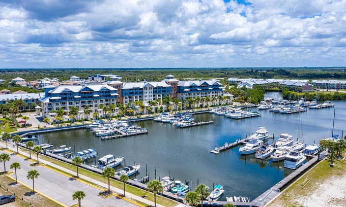 Ruskin Condo | Fun, Peace and Relaxation on the Beach!