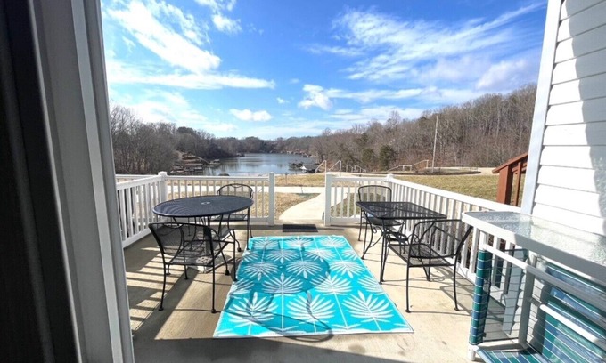 North Shore Condo | FUN- RELAX/stunning sunsets on patio, GREAT AUTUMN TIME. Read ACTIVITIES BELOW