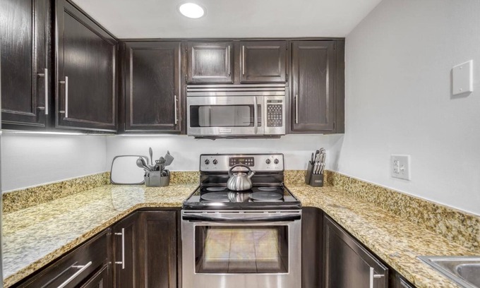 Hill East Apartment | Functional Apartment #325