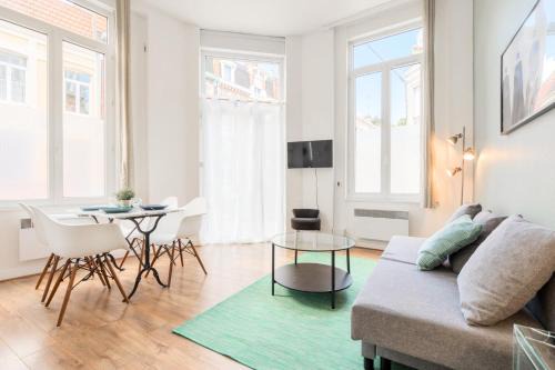 Saint-Maurice Pellevoisin Apartment | Functional flat close to the station