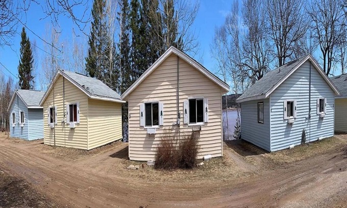 Edgetts Landing Hotel | Fundy Rocks Motel and Chocolate River Cottages