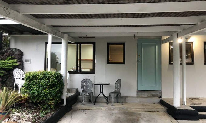 Paihia Apartment | Funky Studio Apartment in the centre of Paihia, Bay of Islands. Pet-Friendly