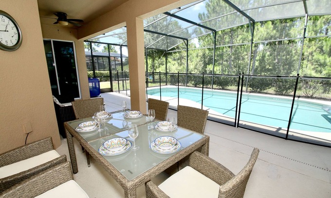 Loughman Villa | FUNTASTIC 1 LEVEL 5/4 POOL HOME- NATURE VIEW-NEAR DISNEY-FREE RESORT