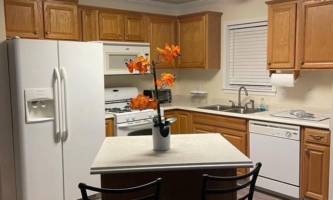 Pontchartrain Park Apartment | Furnished 1 BD Apartment IN NEW Orleans