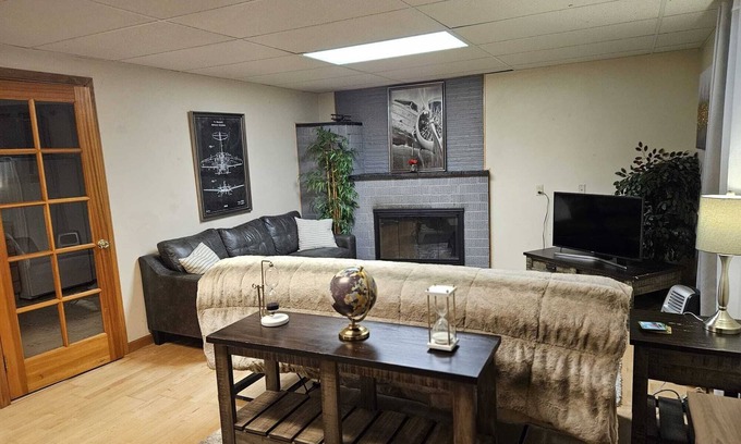 Victory Heights House | Furnished 1BR Apt with Equipped Office /Garage /Washer /Dryer- North Seattlen