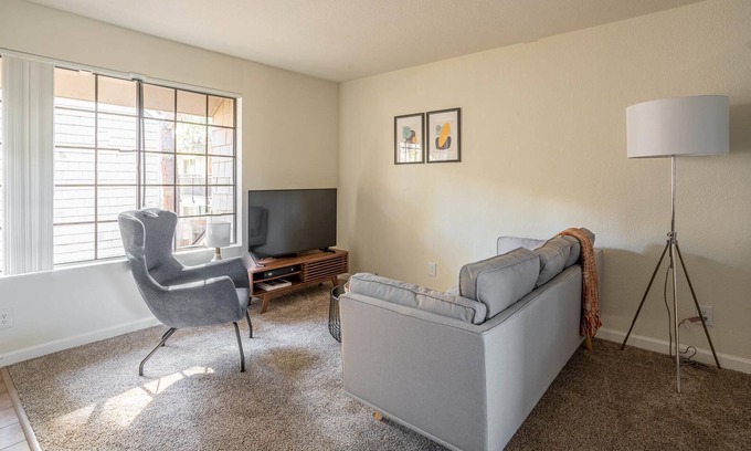 Walnut Creek Apartment | Furnished 2BR in Walnut Creek, Pool + Parking